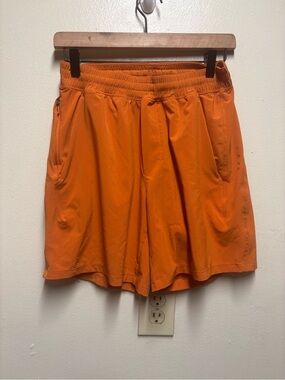 Lululemon Athletica Pace Breaker Short 7" men's small orange